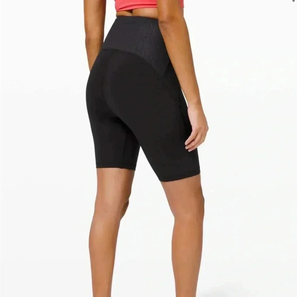 (11) Lululemon  Blissful Bend Super High-Rise Short 8" - Picture 2 of 3